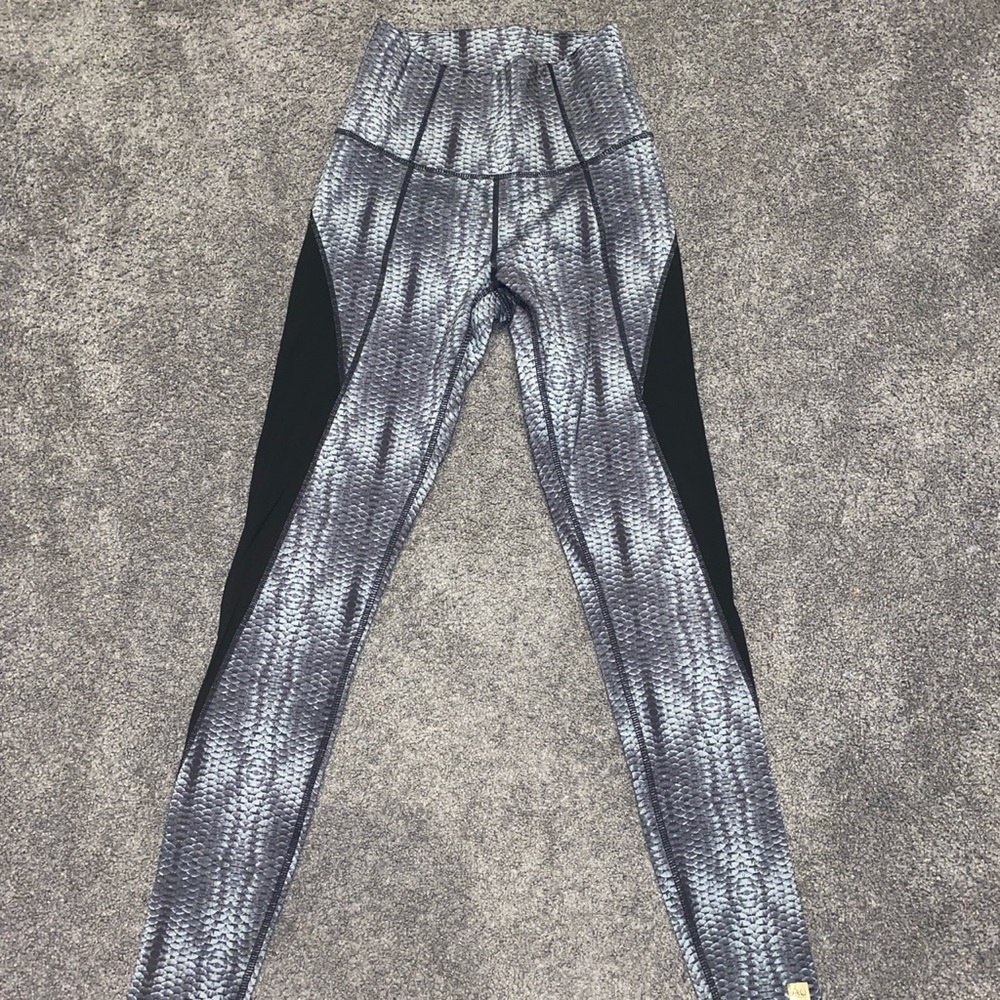 Cropped Patterned Leggings with Sheer Sides